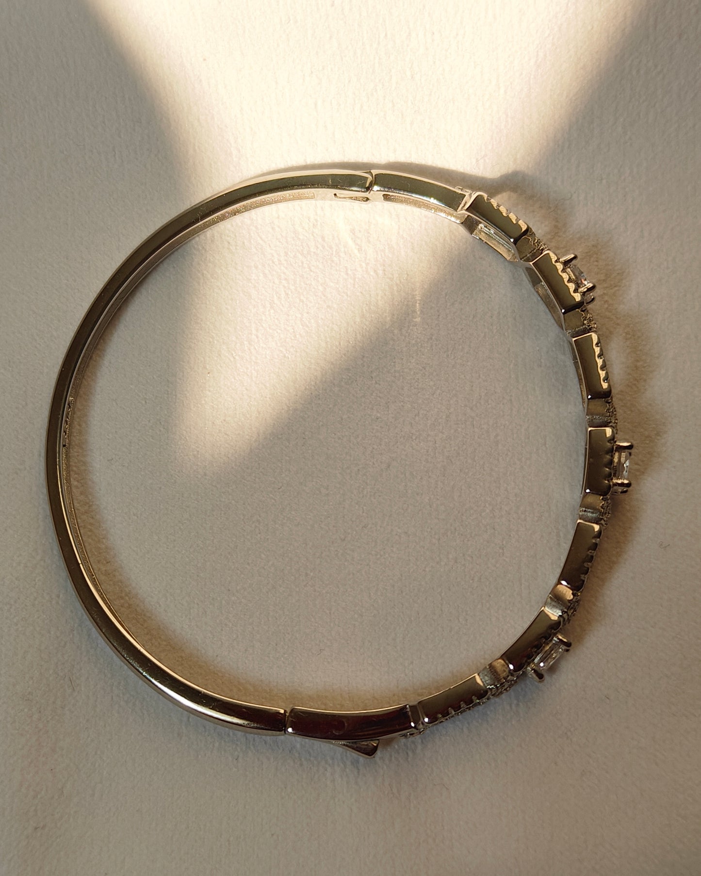 The Solitaire Radiance Kada: 925 Sterling Silver Link Bracelet
